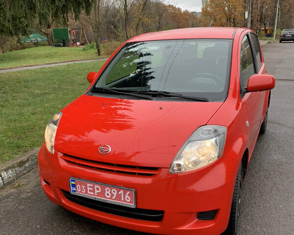 Червоний Дайхатсу Sirion, об'ємом двигуна 1.3 л та пробігом 115 тис. км за 7800 $, фото 1 на Automoto.ua