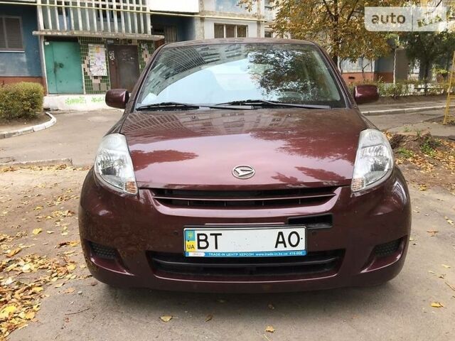 Червоний Дайхатсу Sirion, об'ємом двигуна 1.3 л та пробігом 50 тис. км за 6800 $, фото 1 на Automoto.ua