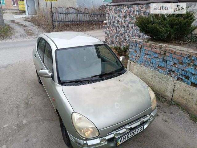 Сірий Дайхатсу Sirion, об'ємом двигуна 1 л та пробігом 305 тис. км за 1200 $, фото 1 на Automoto.ua