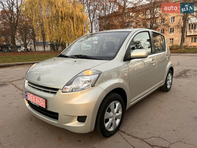 Серый Дайхатсу Сирион, объемом двигателя 1 л и пробегом 214 тыс. км за 4150 $, фото 1 на Automoto.ua