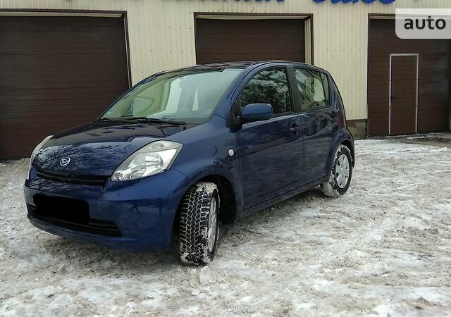 Синій Дайхатсу Sirion, об'ємом двигуна 0 л та пробігом 200 тис. км за 5600 $, фото 1 на Automoto.ua