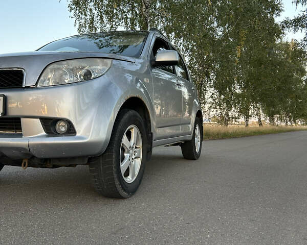 Сірий Дайхатсу Terios, об'ємом двигуна 1.5 л та пробігом 185 тис. км за 6700 $, фото 1 на Automoto.ua