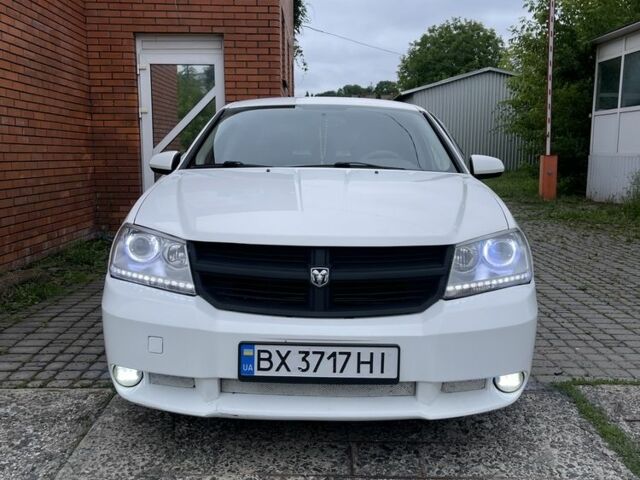 Білий Додж Avenger, об'ємом двигуна 2 л та пробігом 330 тис. км за 4200 $, фото 1 на Automoto.ua