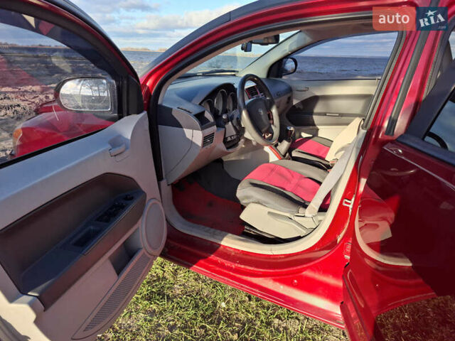 Красный Додж Калибер, объемом двигателя 2 л и пробегом 334 тыс. км за 6500 $, фото 1 на Automoto.ua