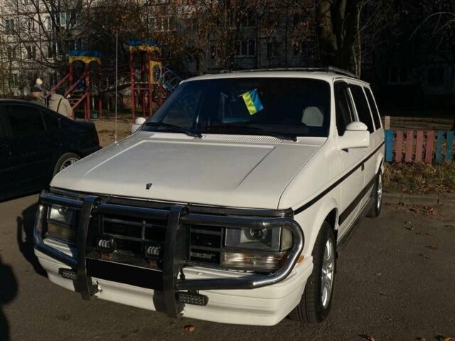 Белый Додж Караван, объемом двигателя 2.97 л и пробегом 300 тыс. км за 4300 $, фото 1 на Automoto.ua