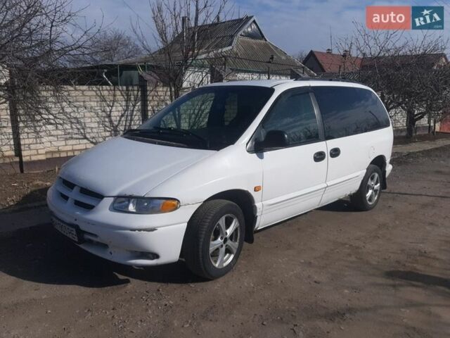 Білий Додж Caravan, об'ємом двигуна 3.3 л та пробігом 111 тис. км за 3600 $, фото 1 на Automoto.ua