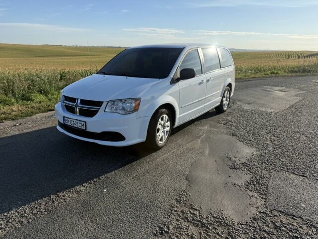 Белый Додж Караван, объемом двигателя 3.6 л и пробегом 251 тыс. км за 7586 $, фото 1 на Automoto.ua