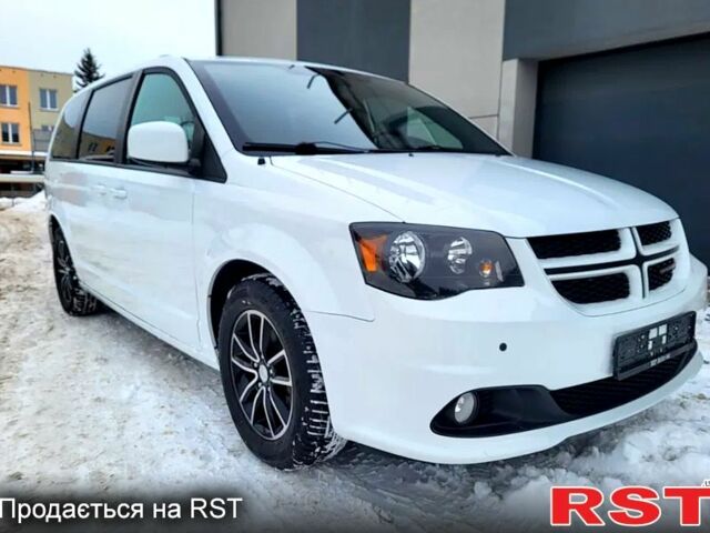 Белый Додж Караван, объемом двигателя 3.6 л и пробегом 12000 тыс. км за 15800 $, фото 1 на Automoto.ua