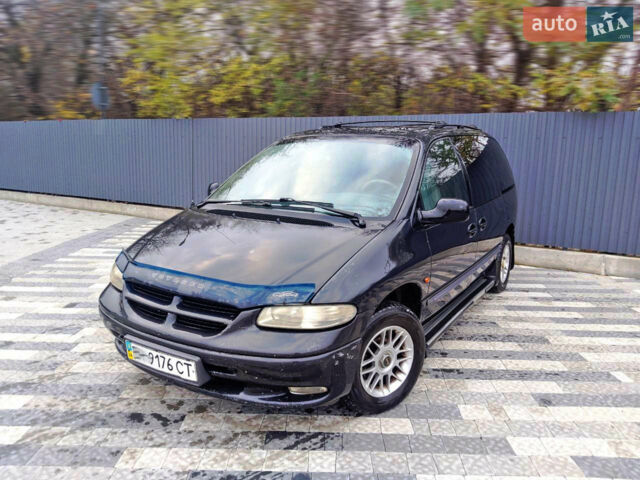 Черный Додж Караван, объемом двигателя 2.5 л и пробегом 515 тыс. км за 3200 $, фото 1 на Automoto.ua