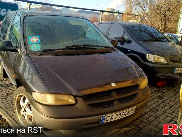 Черный Додж Караван, объемом двигателя 2.4 л и пробегом 300 тыс. км за 2400 $, фото 1 на Automoto.ua