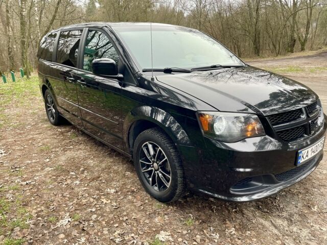 Черный Додж Караван, объемом двигателя 3.6 л и пробегом 129 тыс. км за 13700 $, фото 1 на Automoto.ua