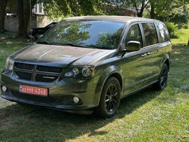 Черный Додж Караван, объемом двигателя 3.6 л и пробегом 117 тыс. км за 13500 $, фото 1 на Automoto.ua