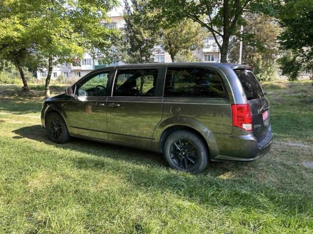 Черный Додж Караван, объемом двигателя 3.6 л и пробегом 117 тыс. км за 13500 $, фото 1 на Automoto.ua