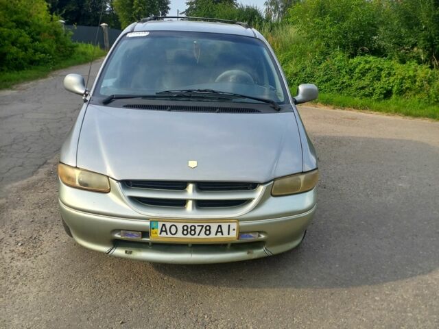 Серый Додж Караван, объемом двигателя 3 л и пробегом 400 тыс. км за 900 $, фото 1 на Automoto.ua