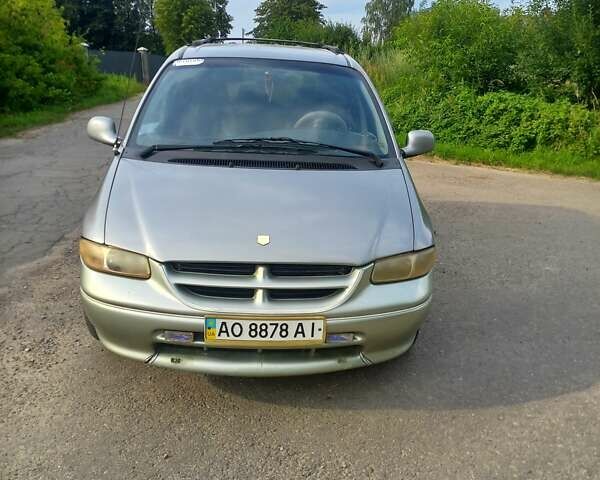 Серый Додж Караван, объемом двигателя 2.97 л и пробегом 300 тыс. км за 1100 $, фото 1 на Automoto.ua