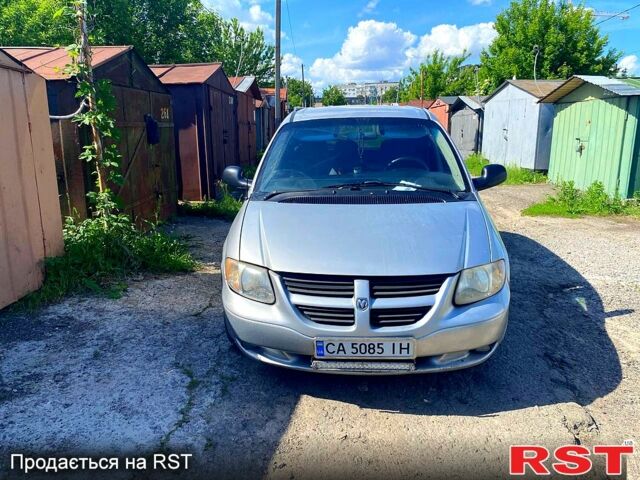 Серый Додж Караван, объемом двигателя 2.4 л и пробегом 300 тыс. км за 3000 $, фото 1 на Automoto.ua