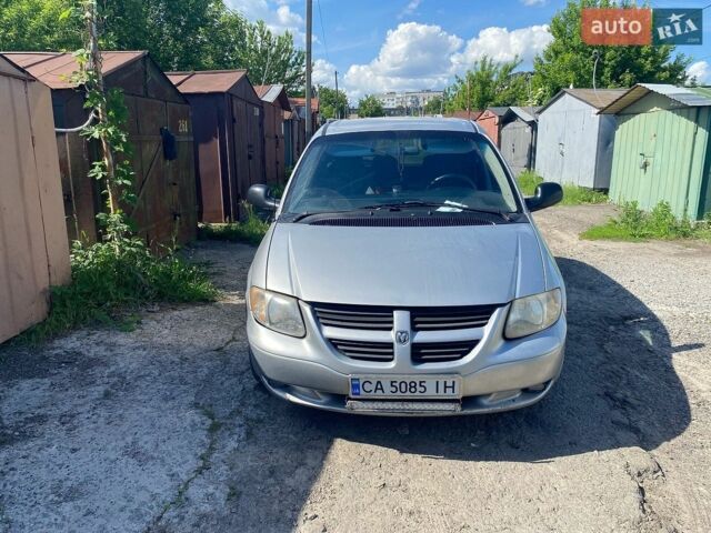 Серый Додж Караван, объемом двигателя 2.43 л и пробегом 300 тыс. км за 3000 $, фото 1 на Automoto.ua