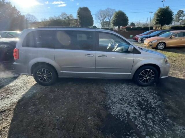 Сірий Додж Caravan, об'ємом двигуна 3.6 л та пробігом 135 тис. км за 13000 $, фото 1 на Automoto.ua