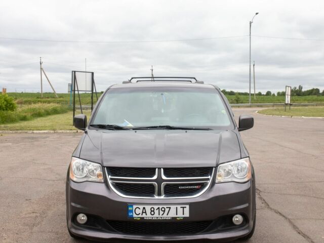Серый Додж Караван, объемом двигателя 3.6 л и пробегом 340 тыс. км за 13300 $, фото 1 на Automoto.ua