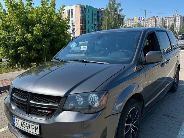 Серый Додж Караван, объемом двигателя 3.6 л и пробегом 320 тыс. км за 7821 $, фото 1 на Automoto.ua