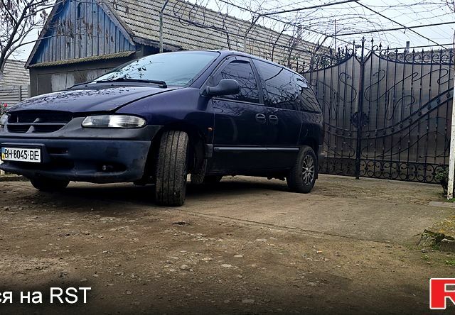 Синий Додж Караван, объемом двигателя 2.5 л и пробегом 340 тыс. км за 2700 $, фото 1 на Automoto.ua