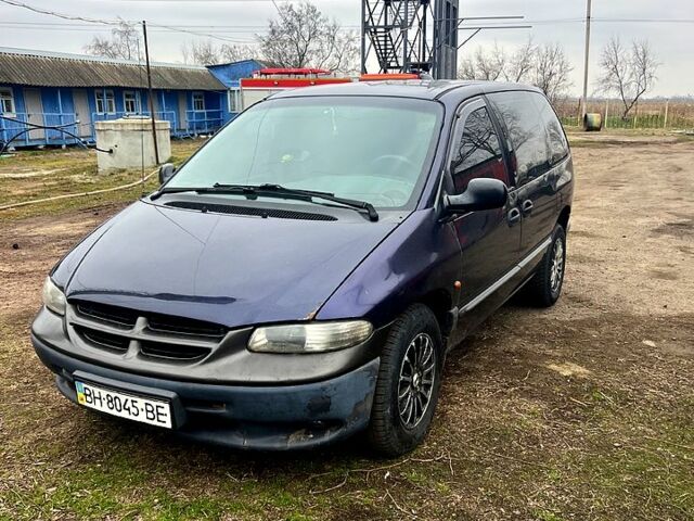 Синий Додж Караван, объемом двигателя 2.5 л и пробегом 350 тыс. км за 3000 $, фото 1 на Automoto.ua