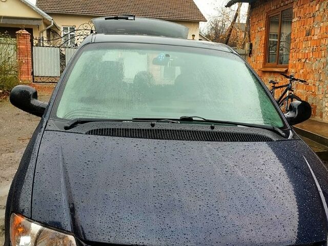 Синий Додж Караван, объемом двигателя 3.3 л и пробегом 280 тыс. км за 4100 $, фото 1 на Automoto.ua