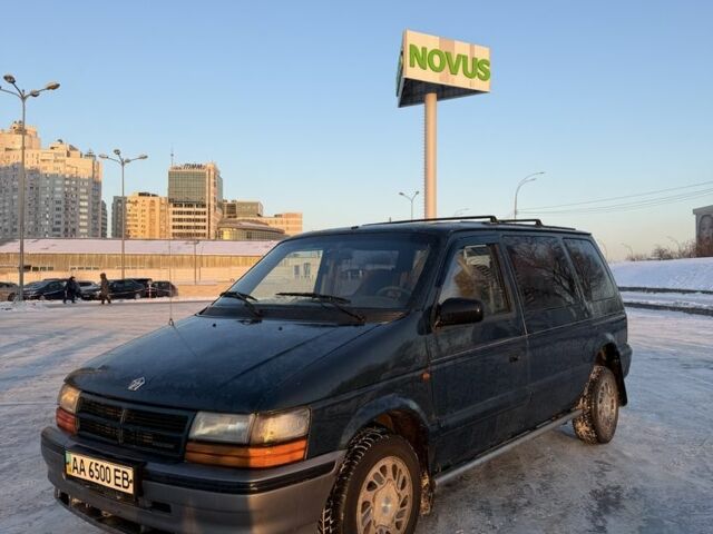 Зелений Додж Caravan, об'ємом двигуна 3 л та пробігом 325 тис. км за 1800 $, фото 1 на Automoto.ua