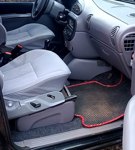 Зеленый Додж Караван, объемом двигателя 2.5 л и пробегом 0 тыс. км за 3000 $, фото 1 на Automoto.ua