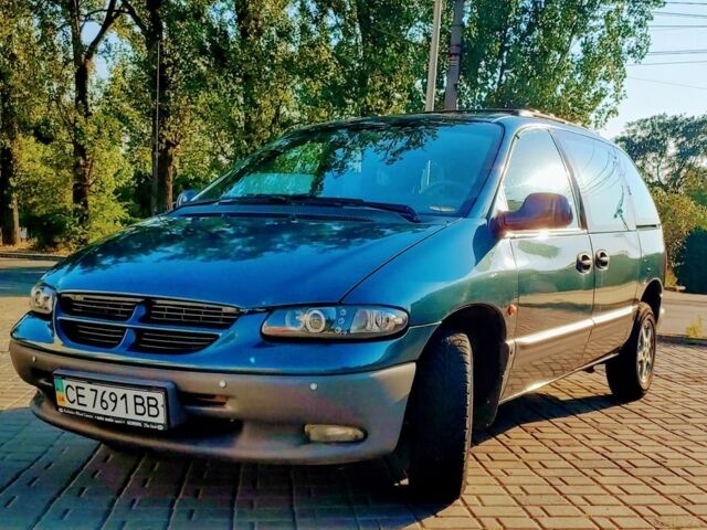 Зелений Додж Caravan, об'ємом двигуна 2.5 л та пробігом 305 тис. км за 4199 $, фото 1 на Automoto.ua