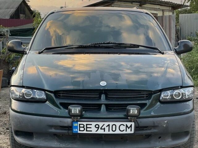 Зеленый Додж Караван, объемом двигателя 3.3 л и пробегом 3 тыс. км за 1565 $, фото 1 на Automoto.ua
