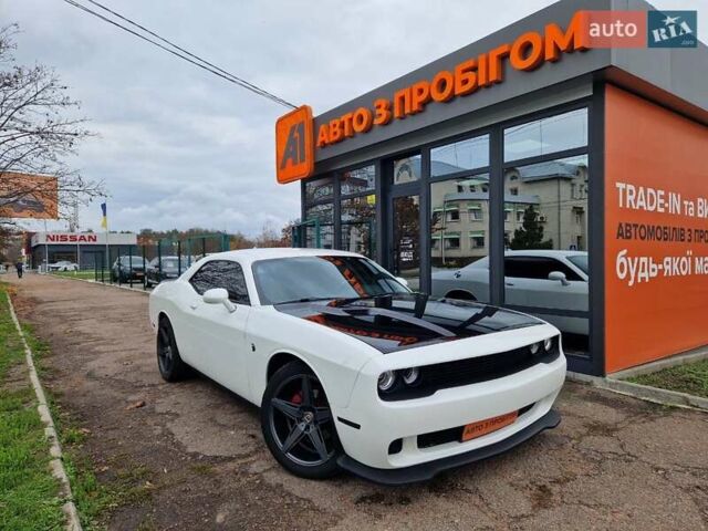 Белый Додж Челенджер, объемом двигателя 3.6 л и пробегом 226 тыс. км за 15300 $, фото 1 на Automoto.ua
