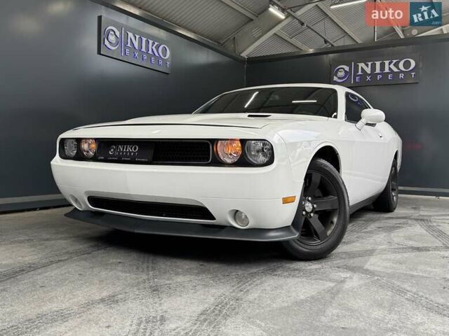 Белый Додж Челенджер, объемом двигателя 3.6 л и пробегом 157 тыс. км за 16500 $, фото 1 на Automoto.ua