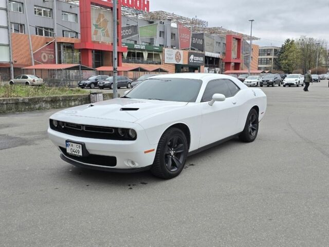 Белый Додж Челенджер, объемом двигателя 3.6 л и пробегом 182 тыс. км за 12800 $, фото 1 на Automoto.ua