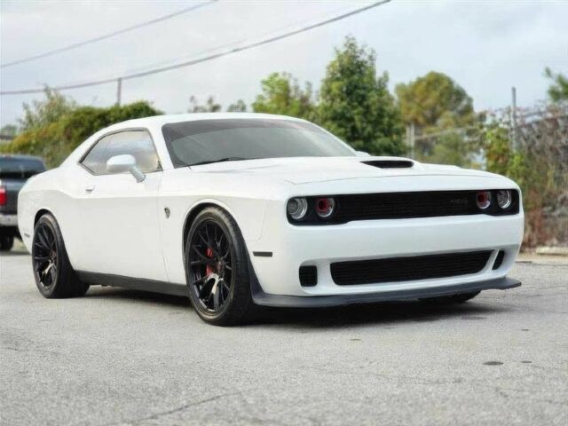 Белый Додж Челенджер, объемом двигателя 6.2 л и пробегом 79 тыс. км за 12000 $, фото 1 на Automoto.ua