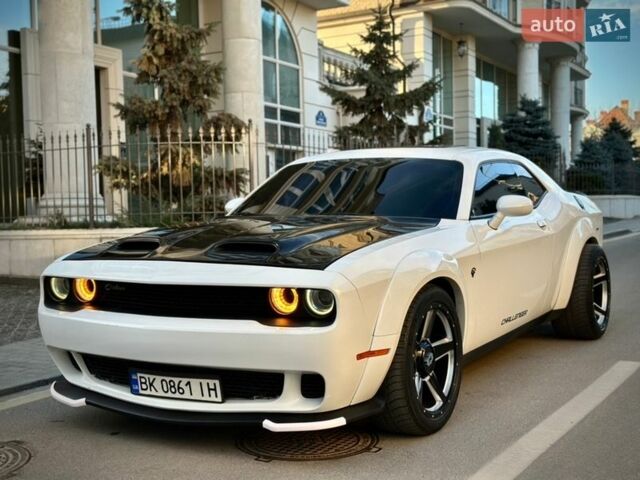 Белый Додж Челенджер, объемом двигателя 3.6 л и пробегом 142 тыс. км за 19500 $, фото 1 на Automoto.ua