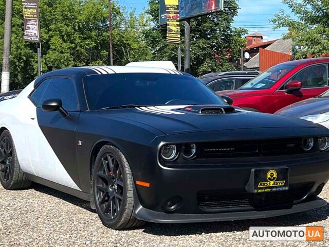 Белый Додж Челенджер, объемом двигателя 6.4 л и пробегом 136 тыс. км за 35000 $, фото 1 на Automoto.ua