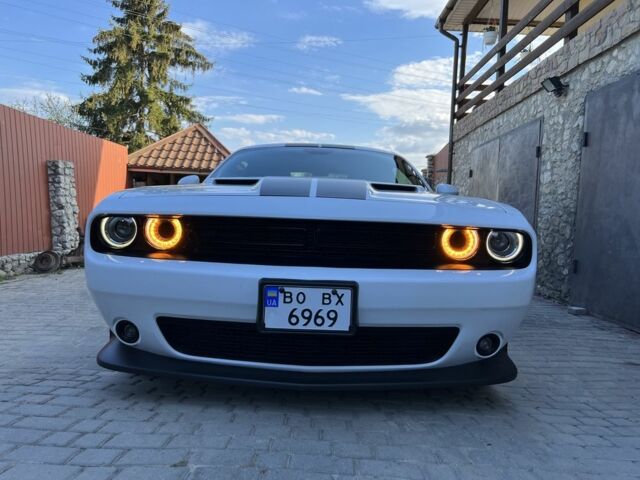 Білий Додж Challenger, об'ємом двигуна 3.6 л та пробігом 33 тис. км за 25000 $, фото 1 на Automoto.ua