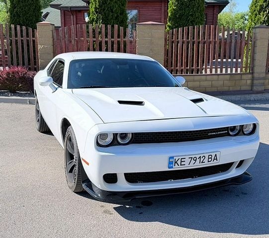 Белый Додж Челенджер, объемом двигателя 3.61 л и пробегом 87 тыс. км за 19000 $, фото 1 на Automoto.ua