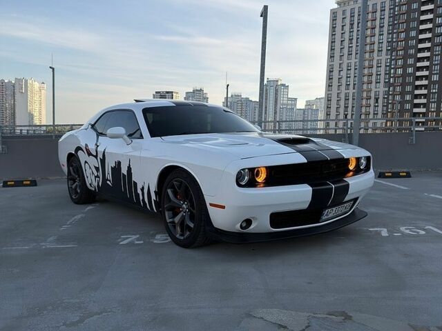 Білий Додж Challenger, об'ємом двигуна 5.7 л та пробігом 71 тис. км за 24900 $, фото 1 на Automoto.ua