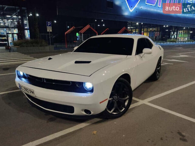 Білий Додж Challenger, об'ємом двигуна 3.6 л та пробігом 115 тис. км за 16850 $, фото 1 на Automoto.ua