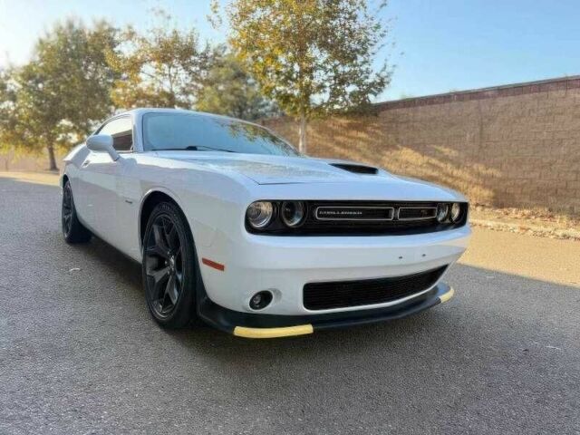 Білий Додж Challenger, об'ємом двигуна 5.7 л та пробігом 77 тис. км за 15746 $, фото 1 на Automoto.ua