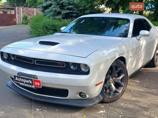 Белый Додж Челенджер, объемом двигателя 5.7 л и пробегом 53 тыс. км за 25190 $, фото 1 на Automoto.ua