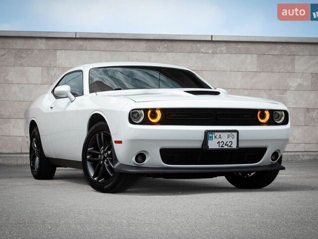 Білий Додж Challenger, об'ємом двигуна 3.6 л та пробігом 74 тис. км за 24500 $, фото 1 на Automoto.ua