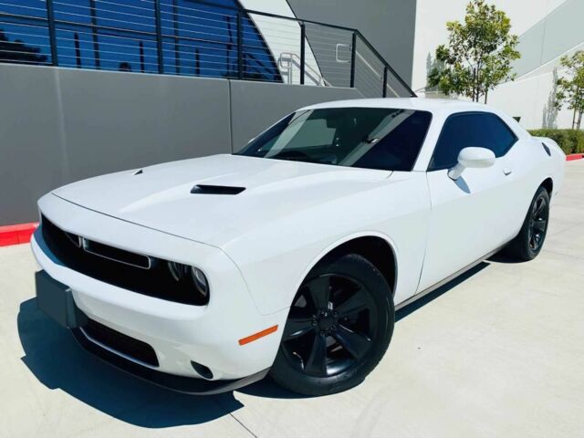 Білий Додж Challenger, об'ємом двигуна 3.6 л та пробігом 55 тис. км за 11122 $, фото 1 на Automoto.ua