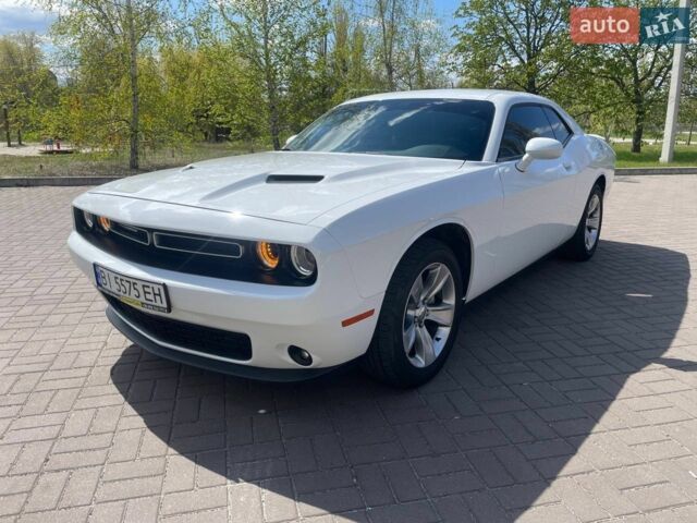 Білий Додж Challenger, об'ємом двигуна 3.6 л та пробігом 77 тис. км за 21500 $, фото 1 на Automoto.ua