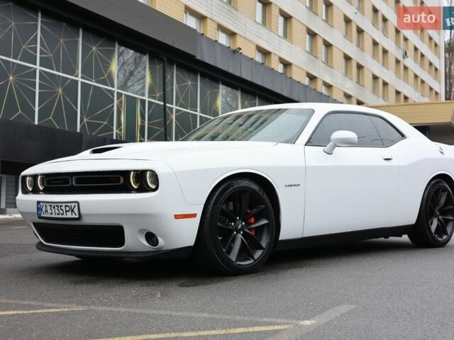 Білий Додж Challenger, об'ємом двигуна 5.65 л та пробігом 17 тис. км за 28000 $, фото 1 на Automoto.ua