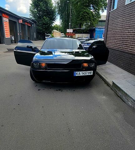 Чорний Додж Challenger, об'ємом двигуна 3.6 л та пробігом 310 тис. км за 14999 $, фото 1 на Automoto.ua