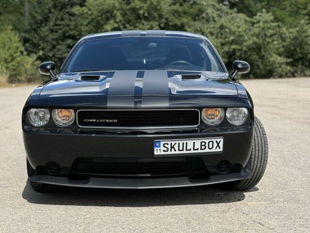 Чорний Додж Challenger, об'ємом двигуна 3.6 л та пробігом 200 тис. км за 13025 $, фото 1 на Automoto.ua