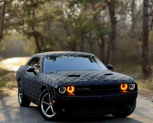 Черный Додж Челенджер, объемом двигателя 3.6 л и пробегом 210 тыс. км за 16500 $, фото 1 на Automoto.ua